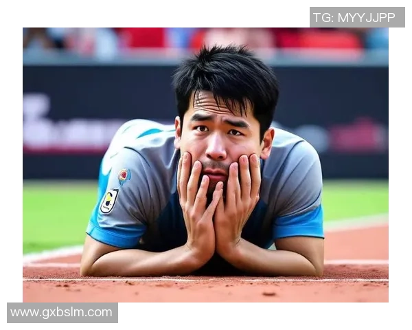 小孩天真戏耍大牌足球球星引发欢乐场面温馨画面感动无数球迷 小孩天真戏耍大牌足球球星引发欢乐场面温馨画面感动无数球迷