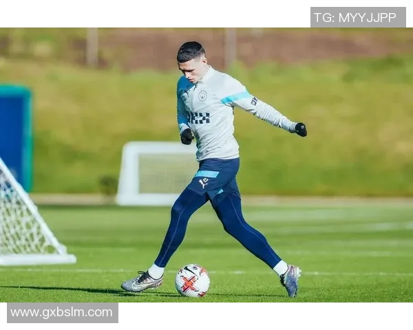 穿老款足球鞋的球星们重拾经典魅力,回顾他们在球场上的精彩瞬间 穿老款足球鞋的球星们重拾经典魅力,回顾他们在球场上的精彩瞬间