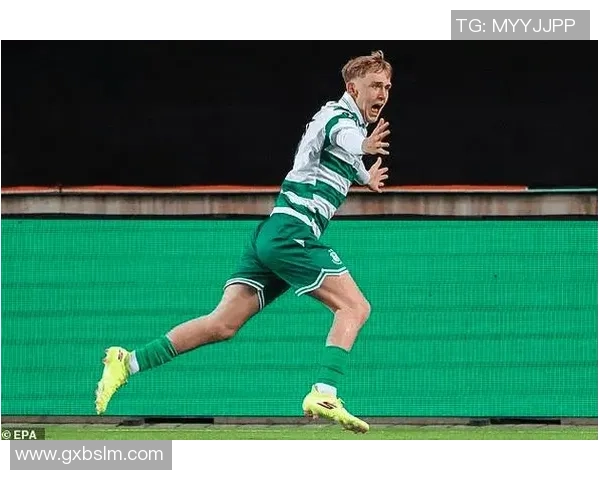 爱尔兰足球帅哥球星崭露头角成国际赛场新宠引热议 爱尔兰足球帅哥球星崭露头角成国际赛场新宠引热议